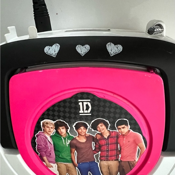 1D Pink and White Boombox with Ergonomic Design - Picture 7 of 11